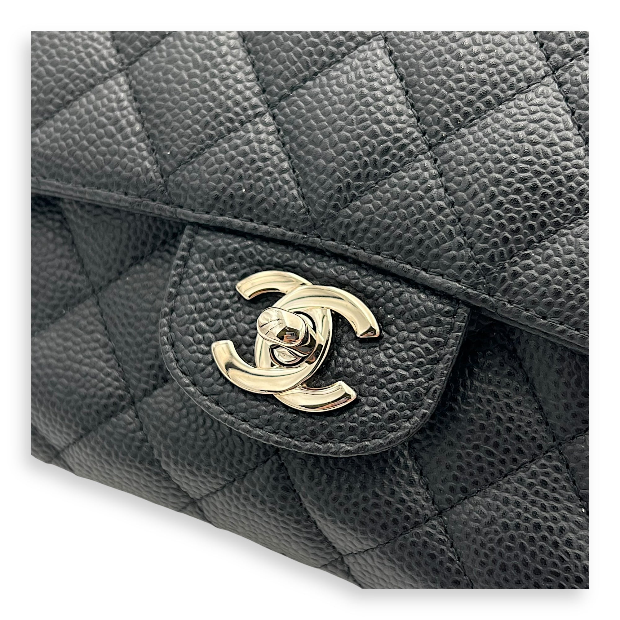 Classic Shoulder Bag Medium Black in Caviar Leather, Silver hardware - Image 7