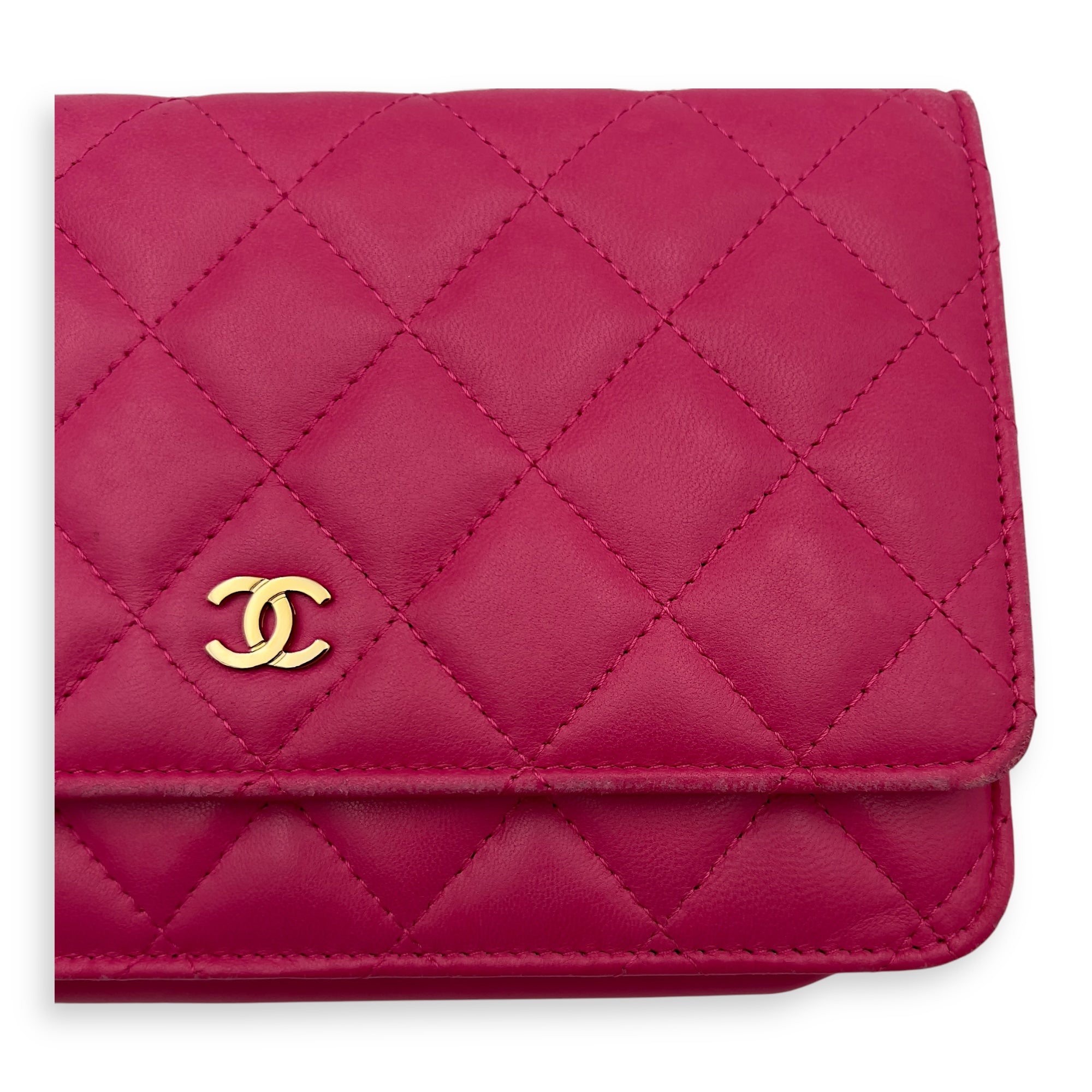 CC Wallet On Chain Pink in Lambskin, Gold hardware - Image 18