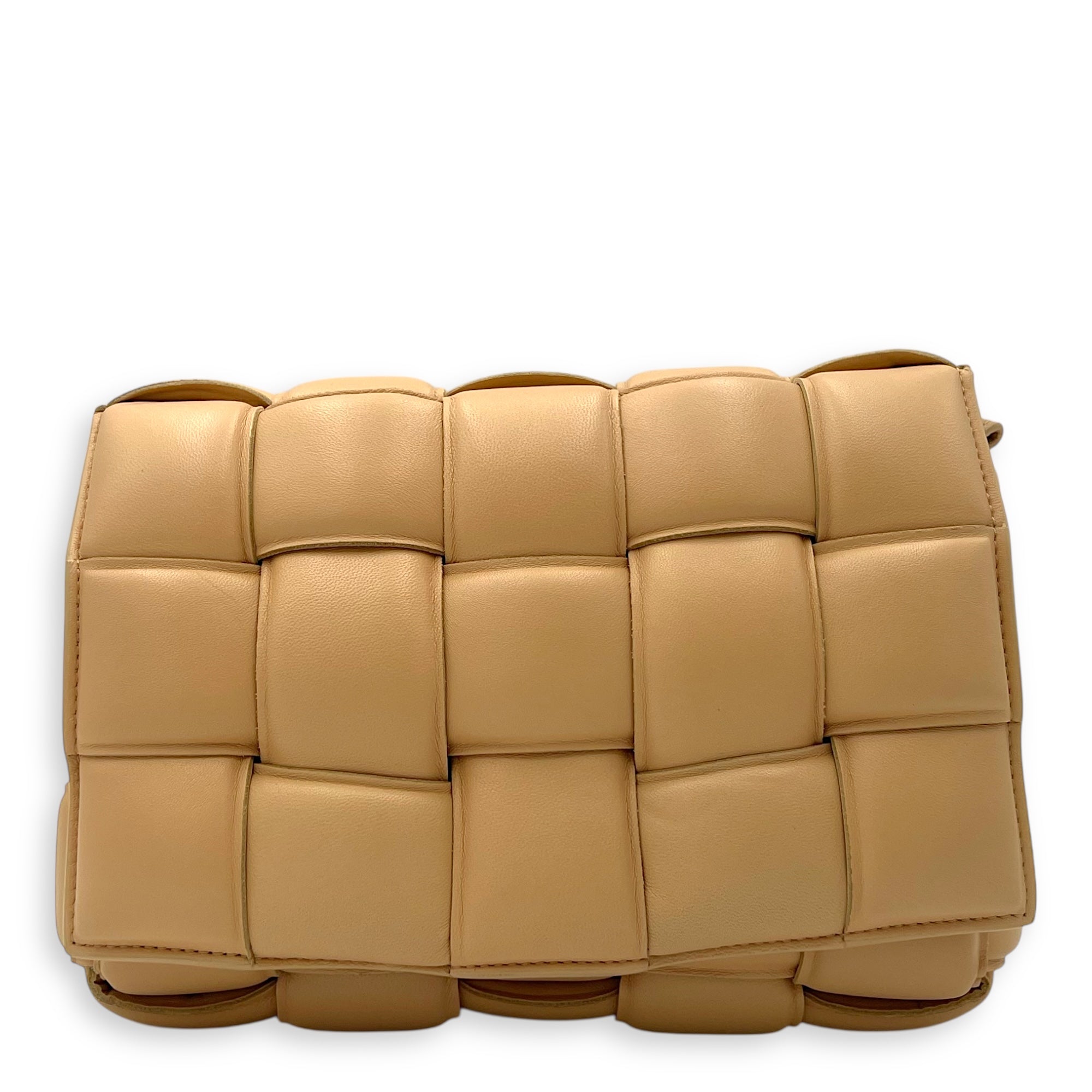 Cassette Shoulder Bag Beige in Lambskin, Gold hardware