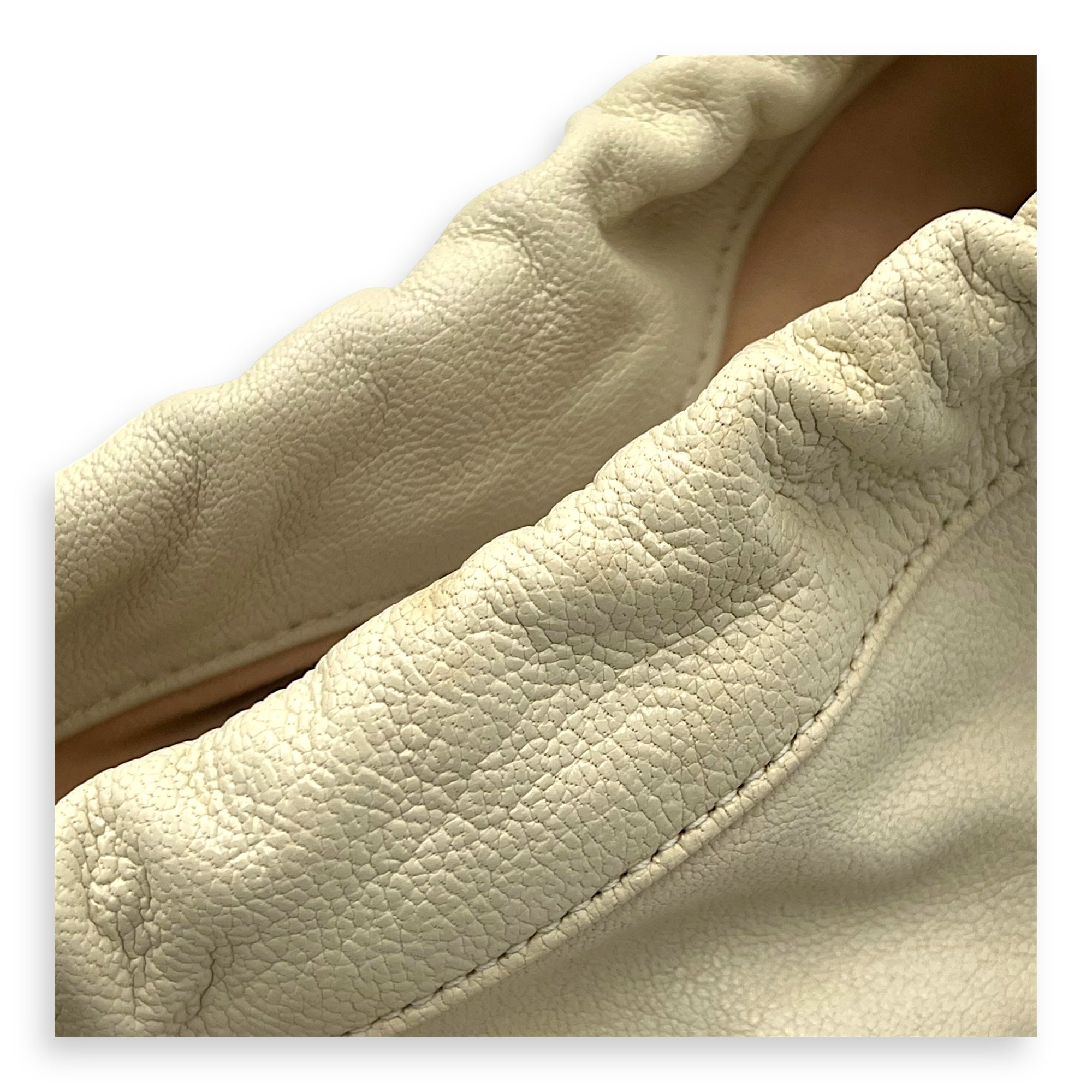 Horsebit 1955 White Bucket Bag in Calfskin, Gold hardware - Image 9