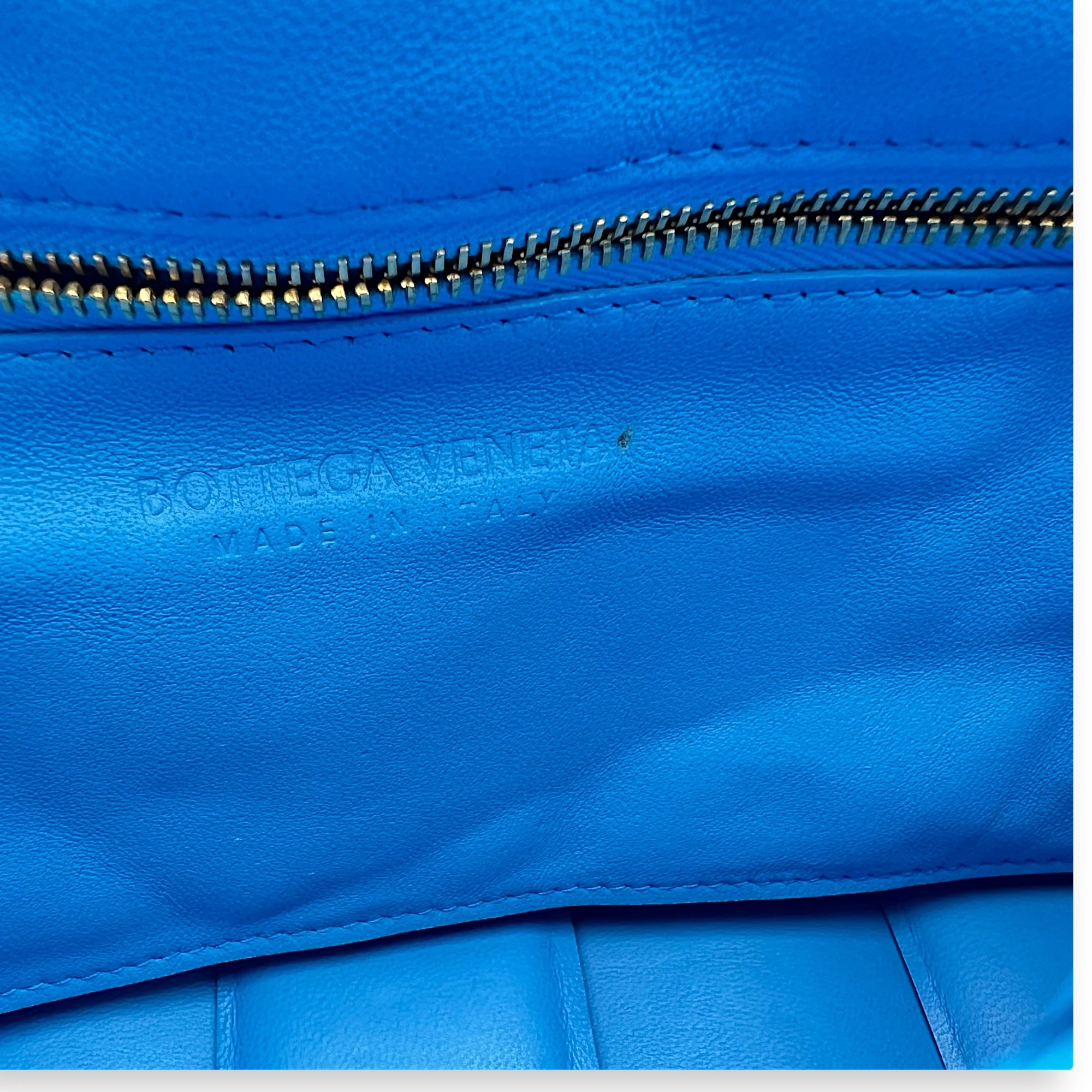 Cassette Crossbody Bag Blue in Lambskin, Gold hardware - Image 15