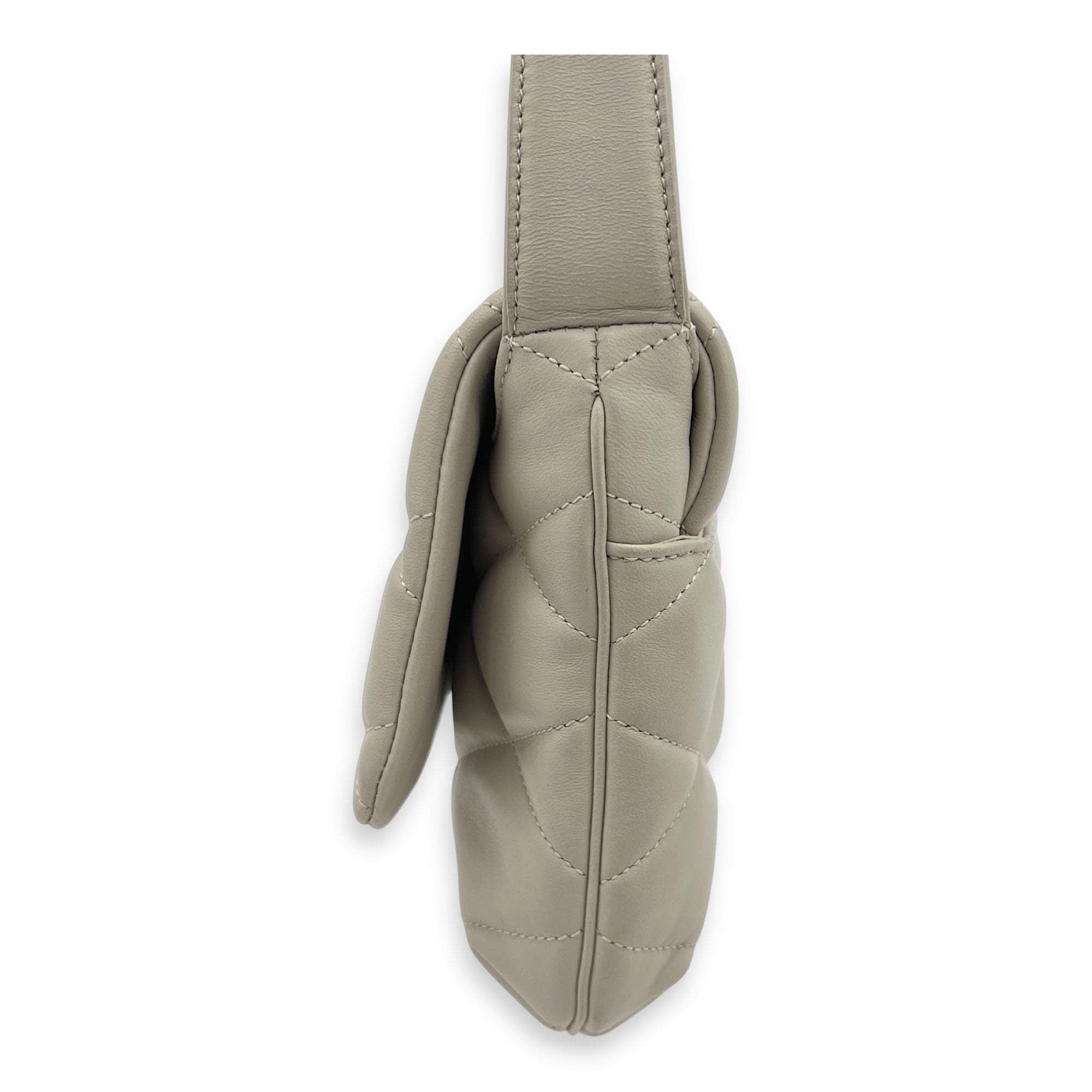 Le 5 A 7 Shoulder Bag White in Calfskin, Gold hardware - Image 5